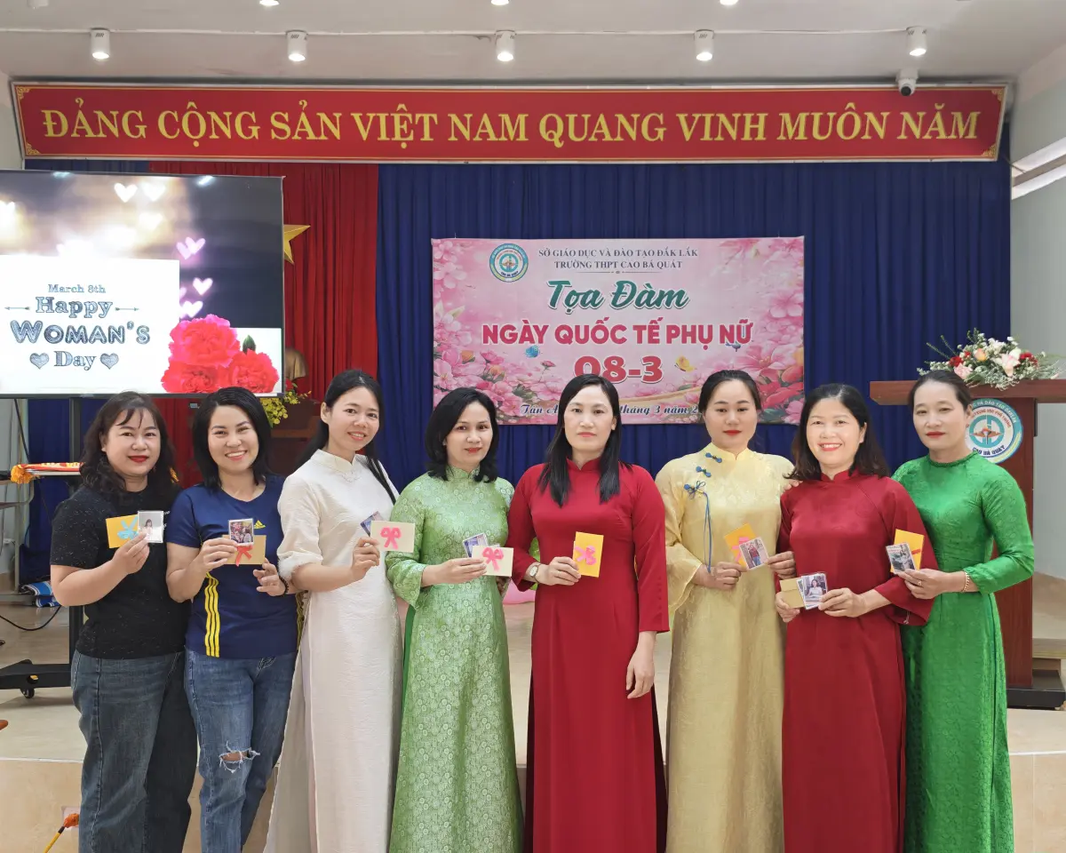 Trường THPT Cao Bá Quát rộn ràng kỷ niệm ngày Quốc tế Phụ nữ 8/3