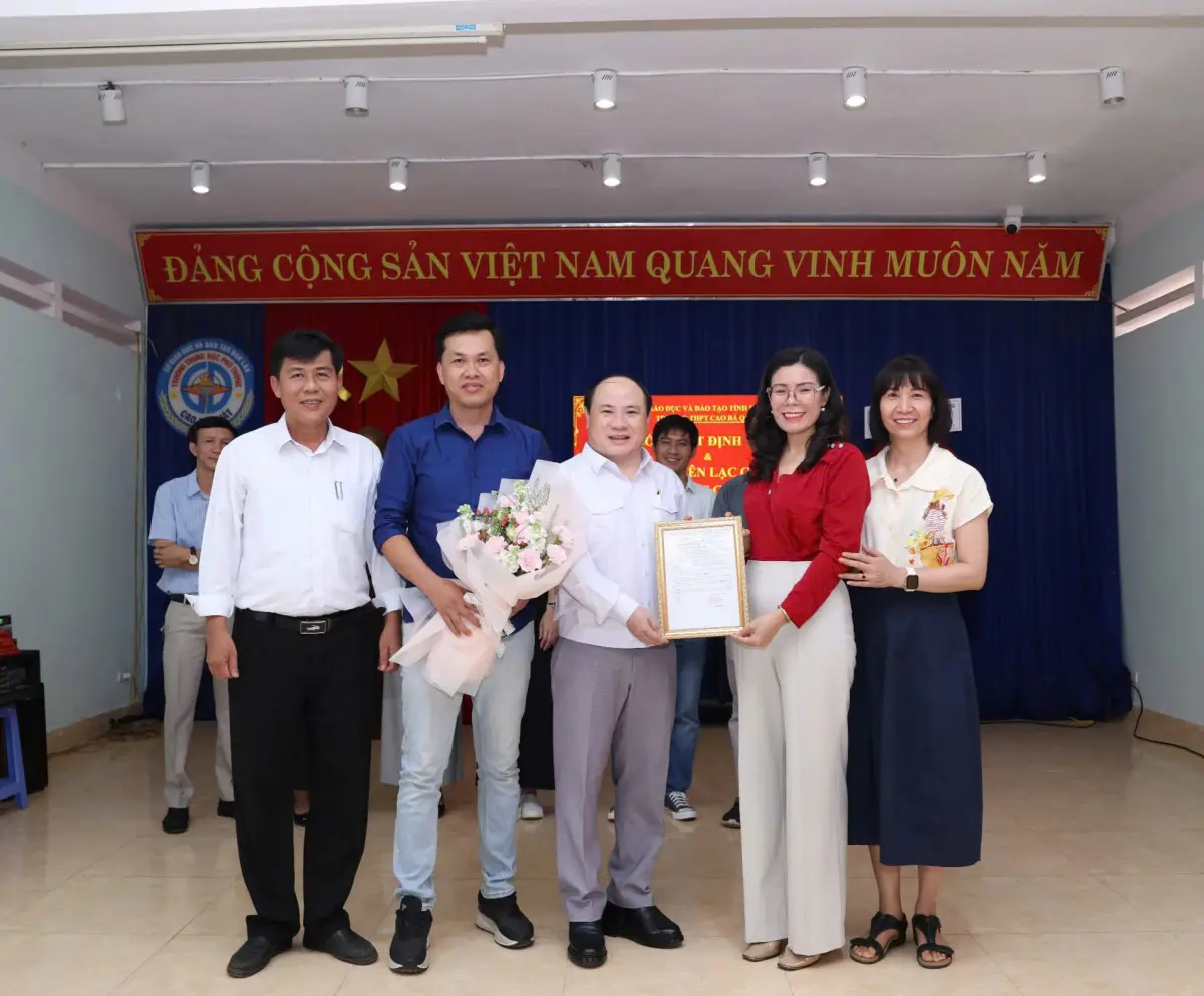 Công bố Quyết định thành lập và gặp mặt Ban Liên lạc cựu học sinh trường THPT Cao Bá Quát